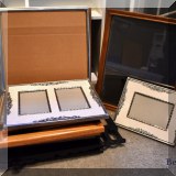 D33. Picture frames. 